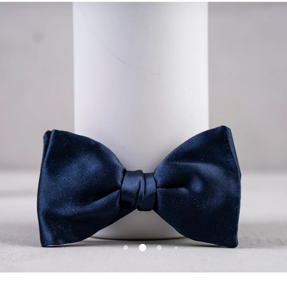 Pre-tied Butterfly Classic Hue Satin Bow Tie Navy Blue Wedding Groom Bridal NWT - Picture 9 of 12